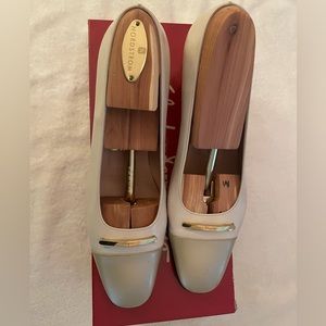 Vintage Salvatore Ferragamo Cream Shoes (Doké)